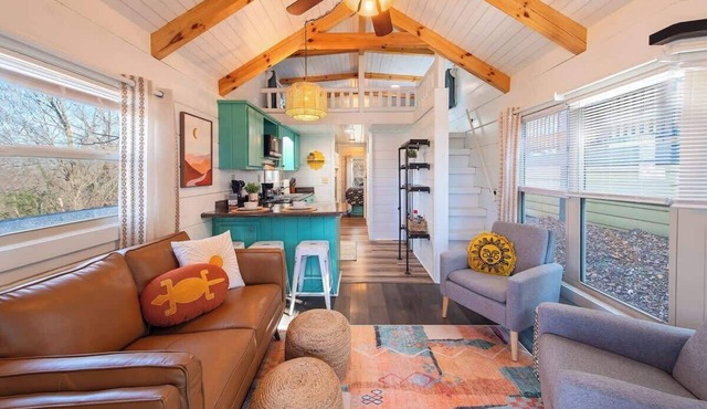 Sophie Cabin bright tiny log charm close to dwntwn