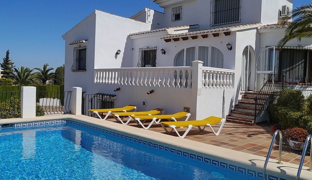 Sophie- family friendly, private pool, WIFI gratis!