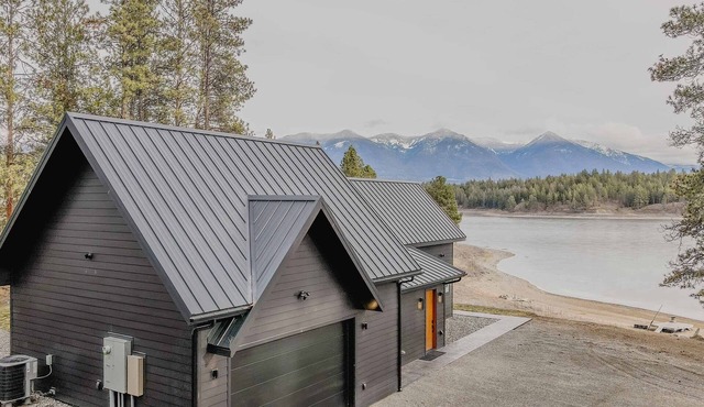 Sophie Lake Chalet Lakefront Mountain Views