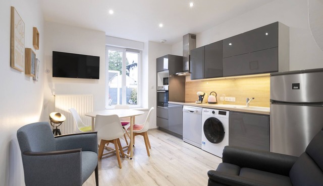 Sophie M: Elegant apartment on the ground floor