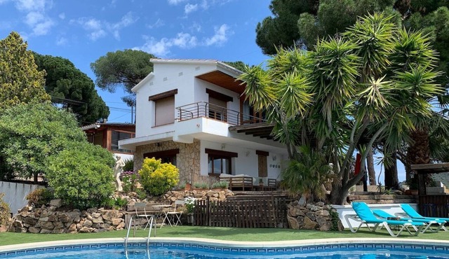 Sophisticated elegance and views close to BCN!