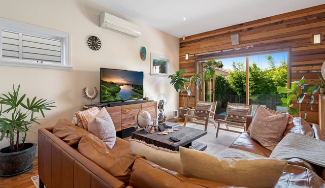 Sophisticated 2-Bed House with a Pool