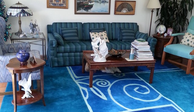 Sophisticated 2BR with parking - centrally located!