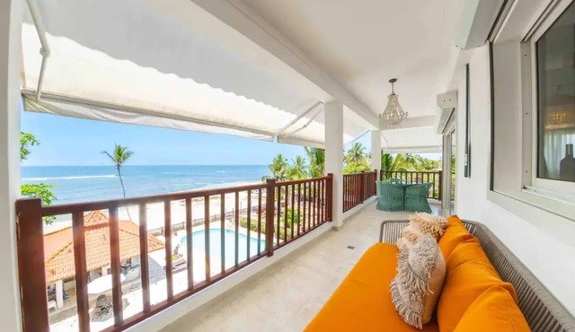 Sophisticated 3-bedroom Apartment on the Beach