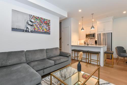Sophisticated 4 Bedroom Duplex in the Heart of Midtown