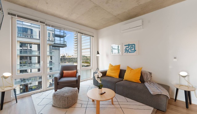 Sophisticated 4BR Suite - Walk to Shops, Dining & Transit