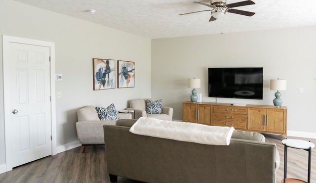 Sophisticated Golf Community Townhouse!–3442