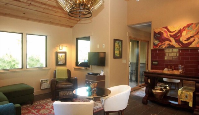 Sophisticated Gold Country Cottage