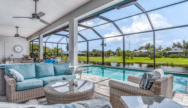 Sophisticated home with private pool & fast WiFi - walk & ferry to attractions