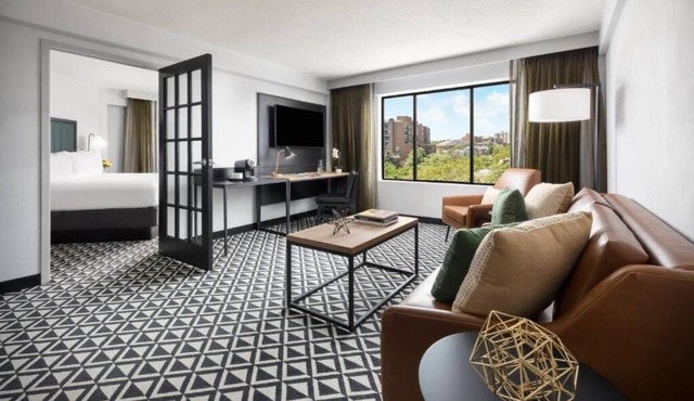 Sophisticated Room for Cultural Explorations in Boston!