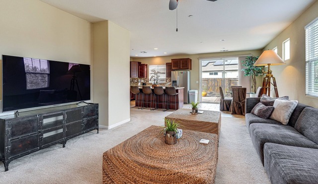 Sophisticated Sanctuary: 8 Mi to Lodi Wineries!