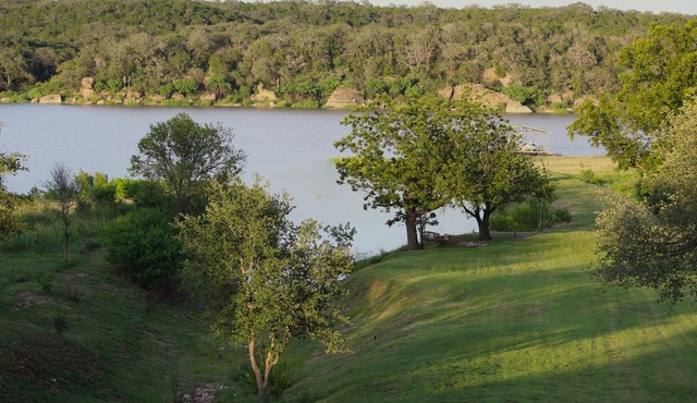 Sophisticated, Serene Waterfront Paradise on Lake Travis