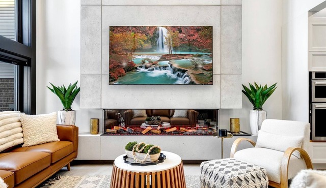 Sophisticated Shoreline Retreat with Sunset Patio & Poolside Lounging in Ontario, Canada