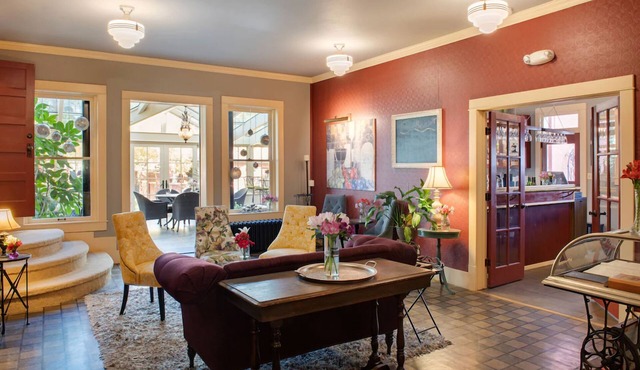 Sophisticated Stay Near Cody Night Rodeo & Yellowstone Park Entrance w/Breakfast