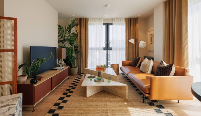 Sophisticated Studio Flat with Rooftop Access