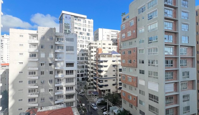 SOPHISTICATED & STYLISH APARTMENT IN PRIME LOCATION!