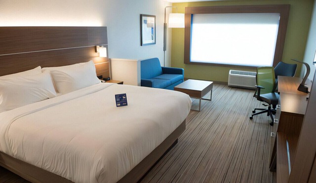 Sophisticated Suite with Extraordinary Comfort!