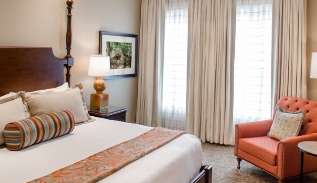 Sophisticated Suite Ideal for Farm-to-Table Dining Experience 75!