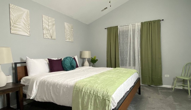 Sophisticated Town home w/ King Beds and Fenced Yard