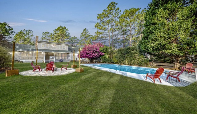 SoPi Home With a Relaxing Pool and Fire Pit