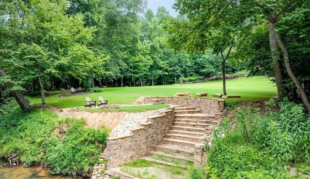 Soque River Sanctuary – Scenic Retreat with Rive