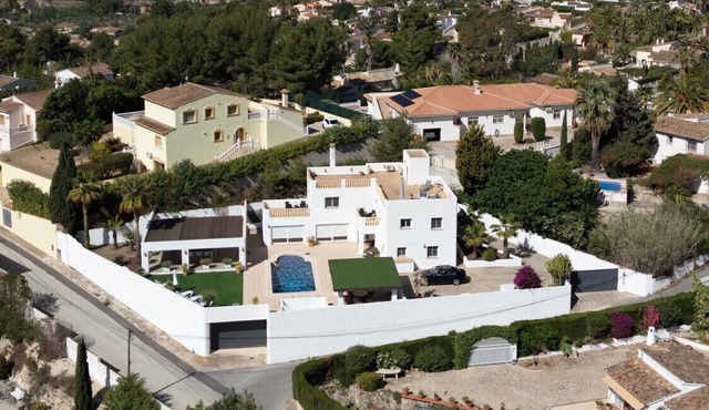 SORENSEN Private family villa with a swimming pool and large garden | Ideal for children and groups