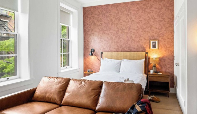 Sosuite | 2Bed Apt w Den, Laundry, Desk