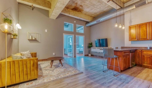 Sosuite | 2BR Apt w W/D, Gym, On-Site Restaurant