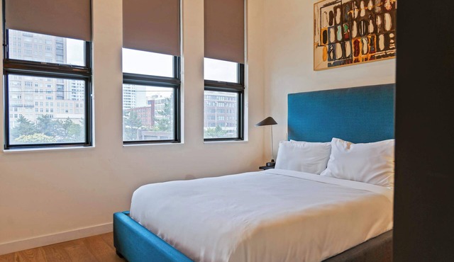 Sosuite | Corner 1BR Apt w Roof Deck, Gym, Laundry