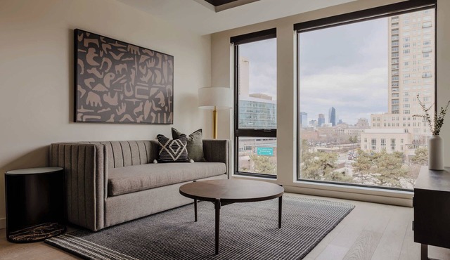 Sosuite | Corner 1BR Apt w Roof Deck, Gym, Laundry