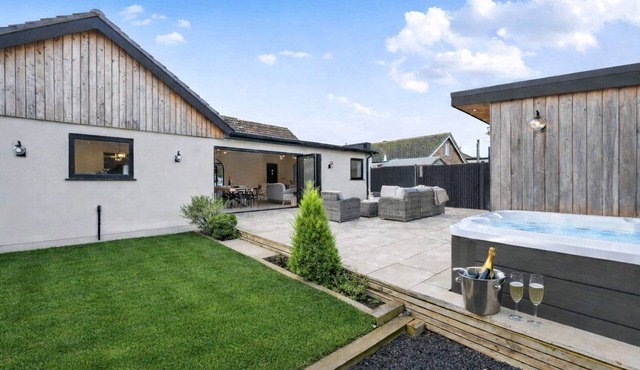 Sotine Beach House - a holiday let that sleeps 6 guests in 3 bedrooms