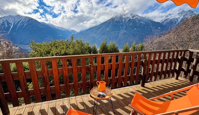 South-facing chalet with panoramic Alpine views - nature & outdoor activities
