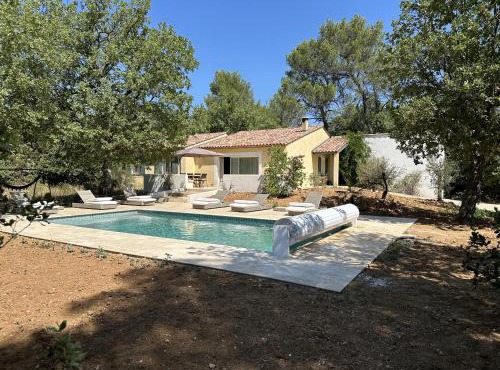 Sous les oliviers, Villa entière 6 personnes, climatisée, piscine chauffée en saison