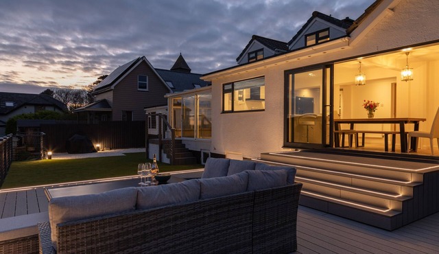 SOU WEST, pet friendly, character holiday cottage in Hope Cove