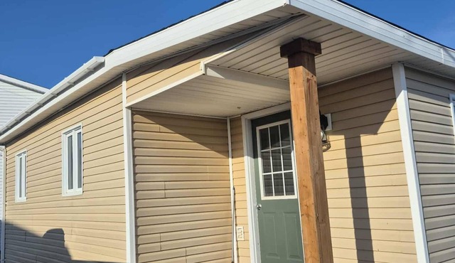 Soul Tides nCozy ocean view home! Close to amenities. 8 minutes from ferry.