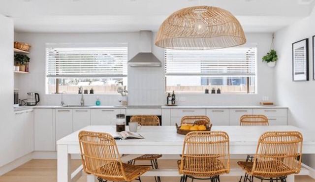 Soul Escape - Pet-Friendly 3-Bedroom Retreat with Sunlit Living, Private Deck, Fully Fenced Yard, Steps from White Sandy Beaches, Cafés & Amenities