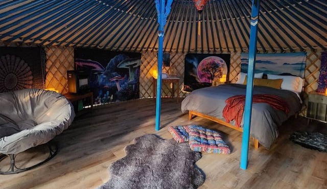 Soul Yurt - artisan made with cedar hot tub