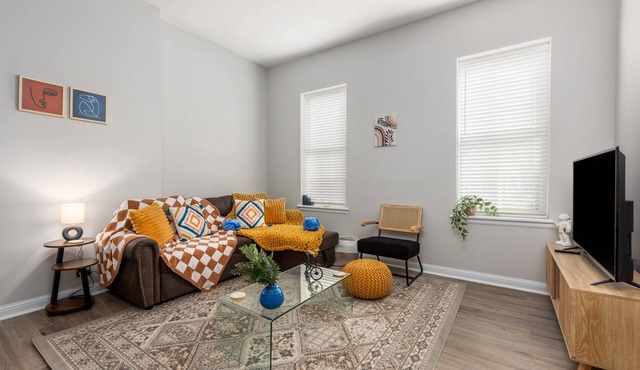 Soulard Gem-Cozy APT- Walk to Downtown STL! WIFI