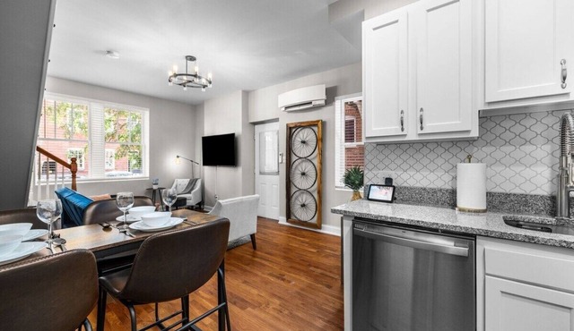 Soulard Gem Dual Master 2BR w/own EnSuites & Deck