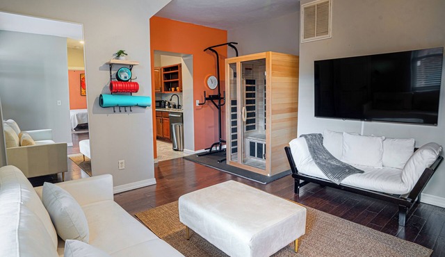 Soulard King 1BR - Personal Gym and Sauna Oasis