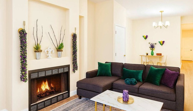 Soulard King 1BR w Washer & 370 Mbps Wi-Fi