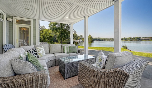 Soulshine Smith Mountain Lake - Lakefront home with amazing views