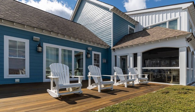 Sound Life 5 Bedroom Vacation Home, Soundfront Views with Pool Access!