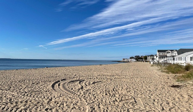 Sound View Beach Getaway Cottage