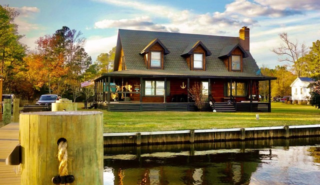 Soundfront Cabin Near OBX Dock, Kayaks, Fire Pit