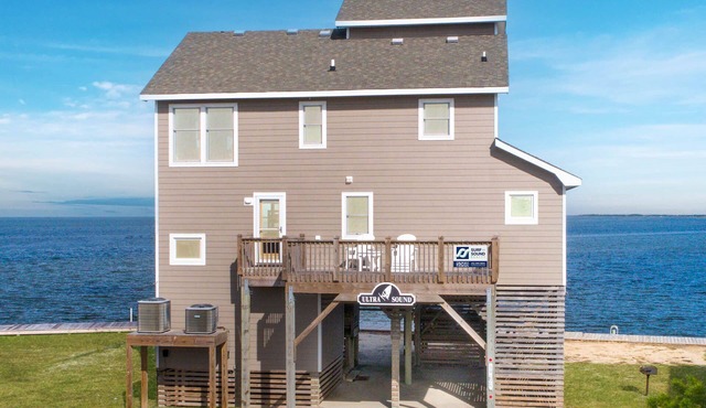 Soundfront Dog Friendly Home w/Hot Tub, Private Windsports Access, Smart TVs