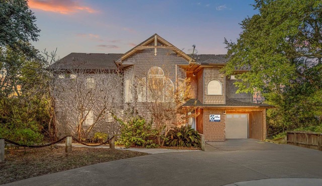Soundfront Dog Friendly w/Hot Tub, Elevator, Private Sound Access, Media Room