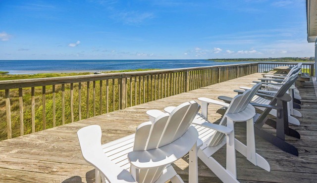 Soundfront Dog Friendly Home with Hot Tub, Game Room, Easy Windsports Access