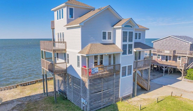 Soundfront Dog Friendly Home with Hot Tub, Game Room, and More!