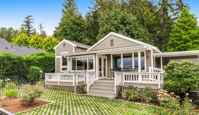 Soundfront, Dog-Friendly Home w/ Free WiFi, Firepits, & Four Kayaks